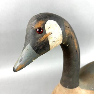 LR111 Large HandCarved Canadian Goose Decoy by Richard Connolly 1985