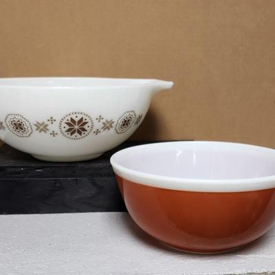 2 Pyrex bowls