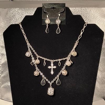 Silver/black stone Cross necklace w/3â€ extension and PE