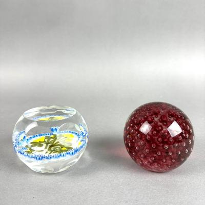 BB150 Perthsire Floral Glass Paperweight & Red Bubble Ball Glass Paperweight