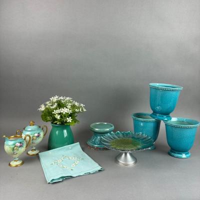 BB159 Blue Pottery / China Lot with Linen