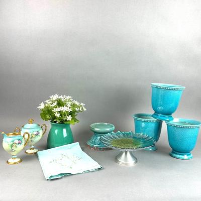BB159 Blue Pottery / China Lot with Linen