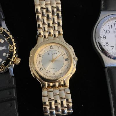 Collection of 4 Vintages Watches