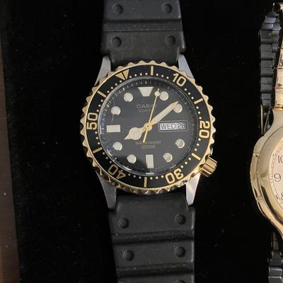 Collection of 4 Vintages Watches