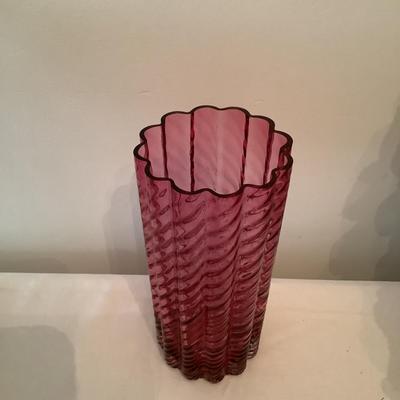 BB216 Large Pink Cranberry Glass Scalloped Edge Vase