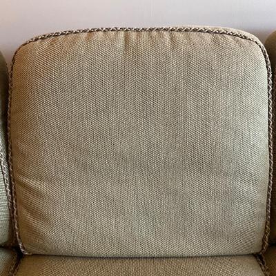 U063 Green Tweed Sherrill Three Cushioned Sofa with Two Matching Pillows
