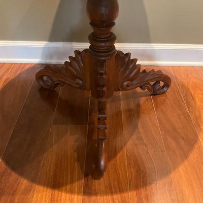 U067 Mahogany Pedestal Table with Leaf Carved Motif Base