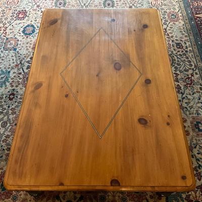 U094 Pine Wood Decorative Coffee Table with Diamond Accent Design