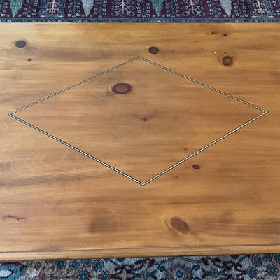 U094 Pine Wood Decorative Coffee Table with Diamond Accent Design