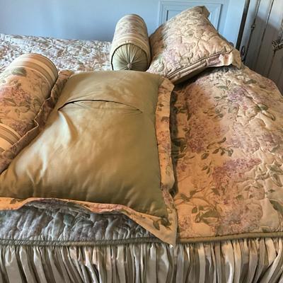 U097 Custom Made King Quilted Linen Floral Lilac Bed Cover with Shams and Bolster Pillows