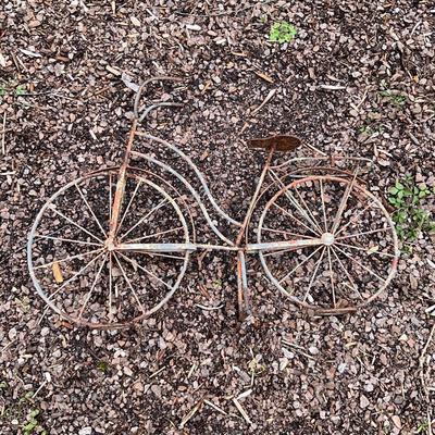 O122 Vintage Metal Bike Garden Decor