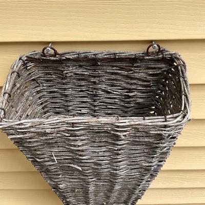 O134 Wicker Wall Basket/Planter