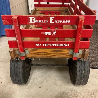 G139 Berlin Express No Tip Steering Red Wagon