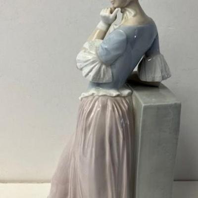 Lladro Figure Lady With Umbrella