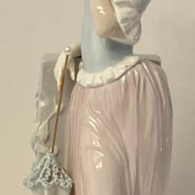 Lladro Figure Lady With Umbrella