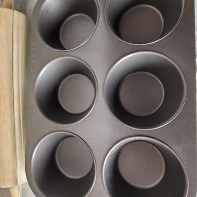 9 x 13" Pyrex casserole 15" pampered chef Pizza stone.
