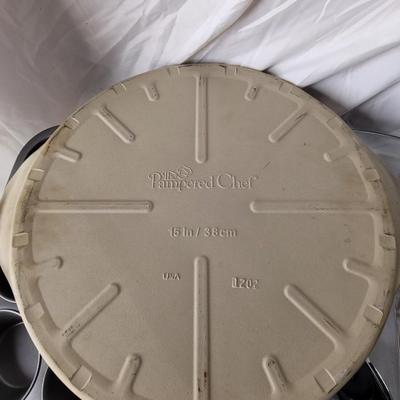 9 x 13" Pyrex casserole 15" pampered chef Pizza stone.