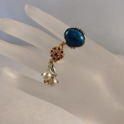 Collection of Six Fashion Rings (#25)