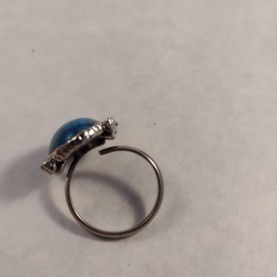 Collection of Six Fashion Rings (#25)