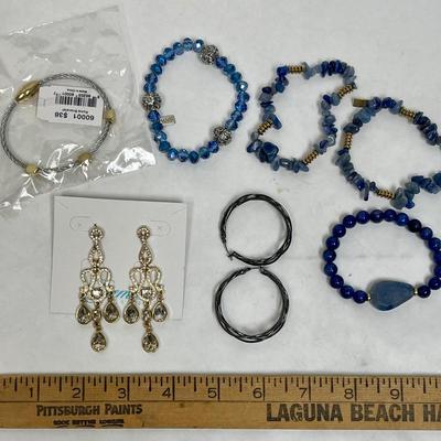 Costume Jewelry Lot - in new condition - bracelets & earrings