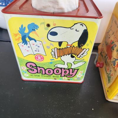 Toy Lot Fisher Price Barn , Goldilocks playhouse, Peek A Boo Screen, Peanuts Snoopy Jack in the Box