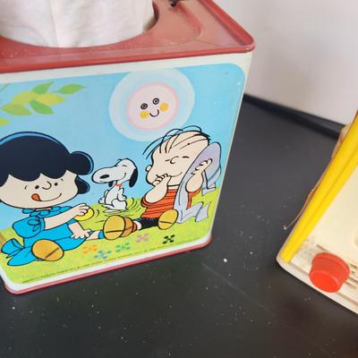 Toy Lot Fisher Price Barn , Goldilocks playhouse, Peek A Boo Screen, Peanuts Snoopy Jack in the Box