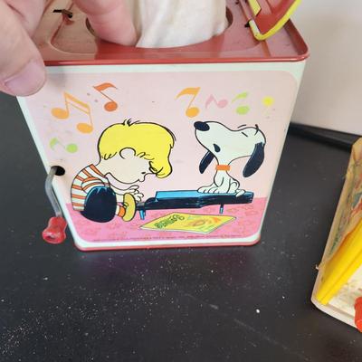 Toy Lot Fisher Price Barn , Goldilocks playhouse, Peek A Boo Screen, Peanuts Snoopy Jack in the Box