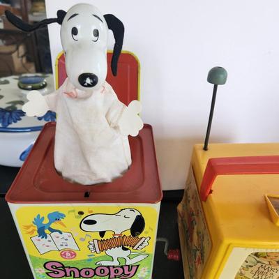 Toy Lot Fisher Price Barn , Goldilocks playhouse, Peek A Boo Screen, Peanuts Snoopy Jack in the Box