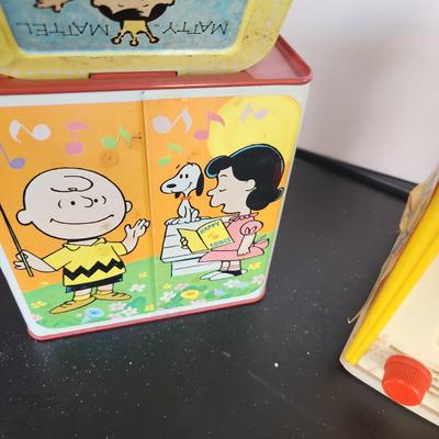 Toy Lot Fisher Price Barn , Goldilocks playhouse, Peek A Boo Screen, Peanuts Snoopy Jack in the Box