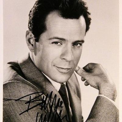 Bruce Willis signed Moonlighting photo 