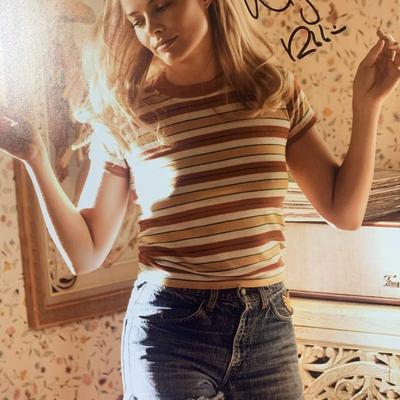 Margot Robbie signed photo. GFA Authenticated