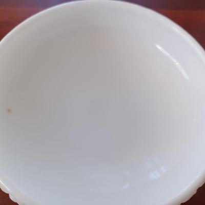 2 milk glass dishes