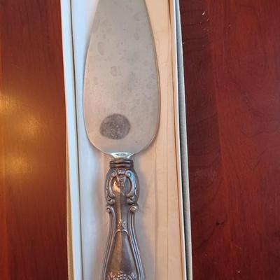 Cake server