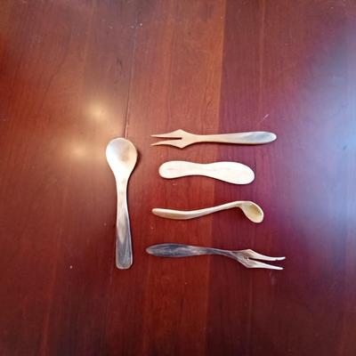 5 pc wood utensils