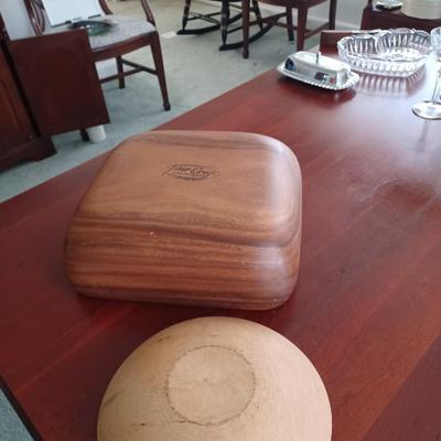 2 wood salad bowls