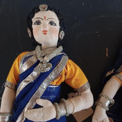 2 ladys indian sari