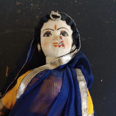 2 ladys indian sari