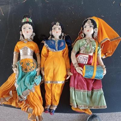 3 orange lady