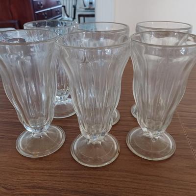 6 friendly's glasses
