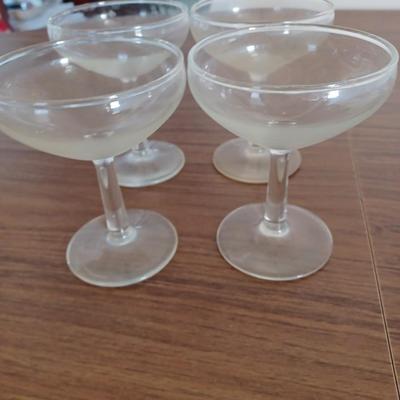 4 champagne glasses