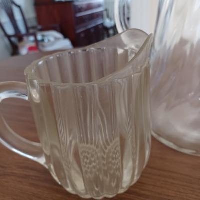 2 pitchers