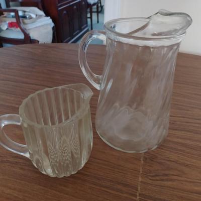 2 pitchers