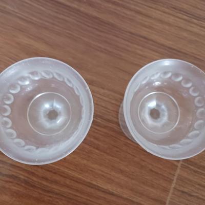 2 thumbprint glass