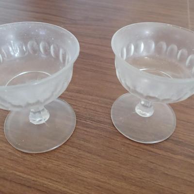 2 thumbprint glass