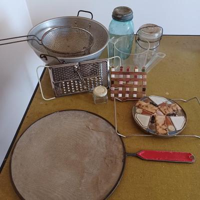 10 pc odd kitchen lot