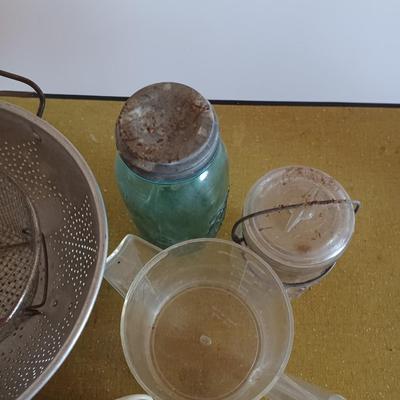10 pc odd kitchen lot