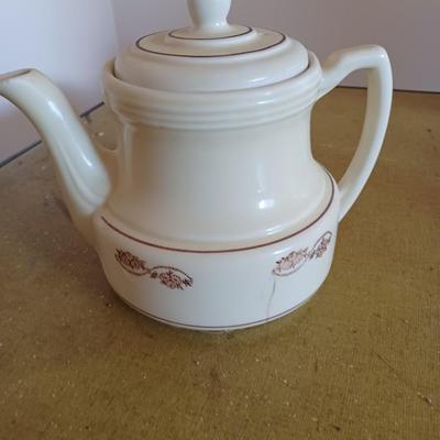 Teapot w/Lid Cream Color