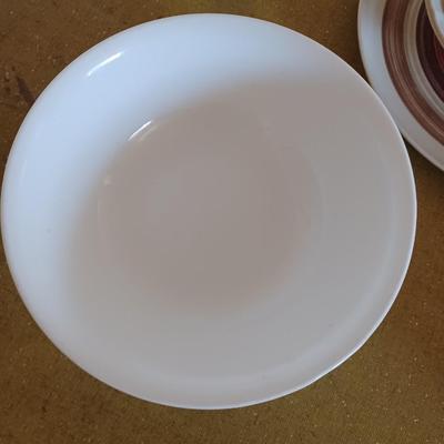 2 plain white corelle serving bowls