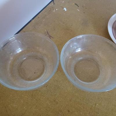 2 glass mixing bowls