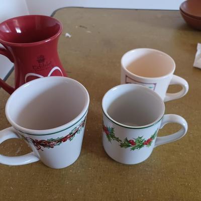 4pc holiday mug lot
